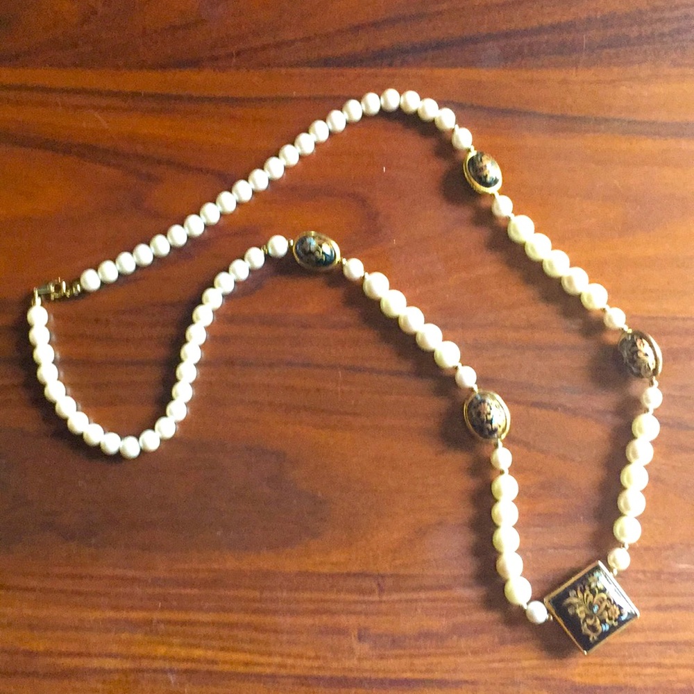 Pearl and enamel necklace